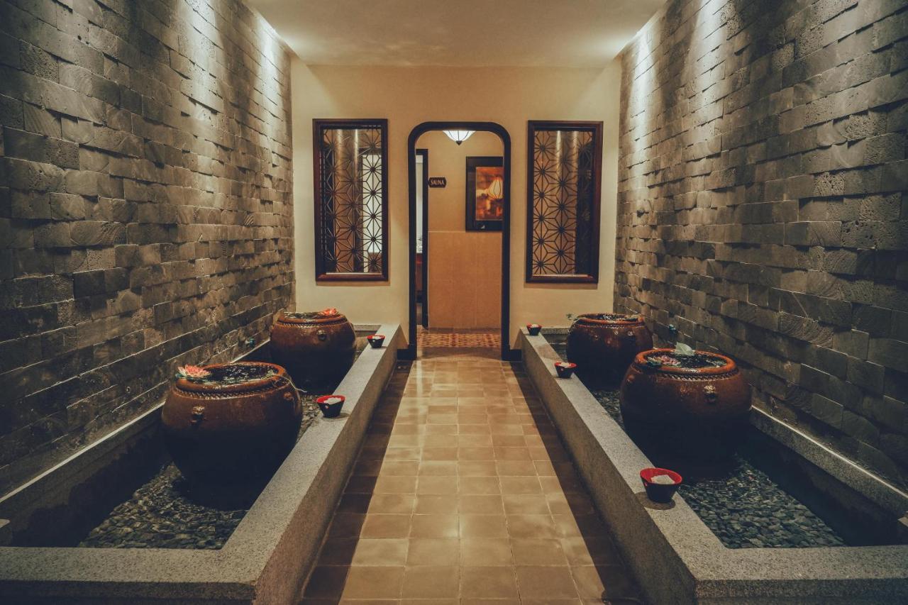 Allegro Hoi An . A Little Luxury Hotel & Spa מראה חיצוני תמונה A foot bath at a spa