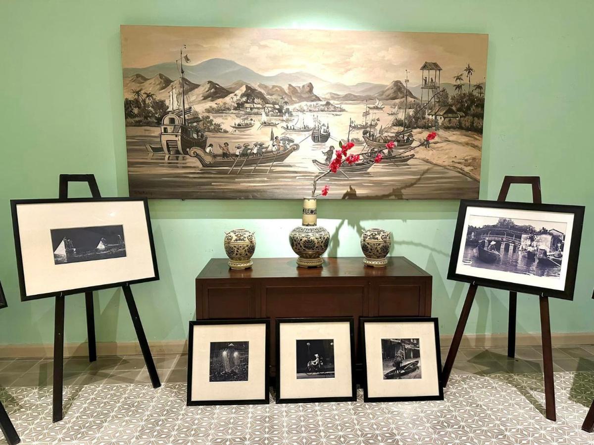 Allegro Hoi An . A Little Luxury Hotel & Spa מראה חיצוני תמונה A display of photographs by the author
