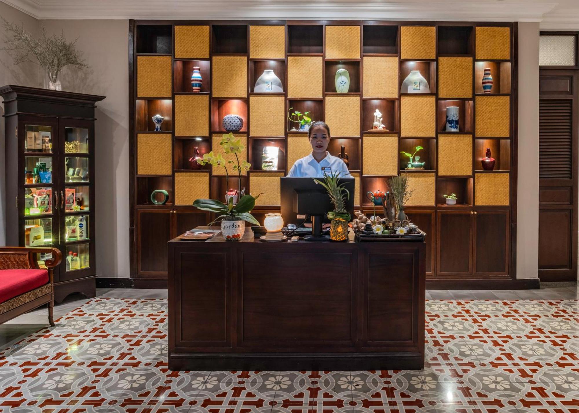 Allegro Hoi An . A Little Luxury Hotel & Spa מראה חיצוני תמונה Reception desk at the hotel