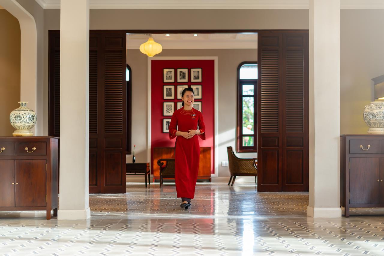 Allegro Hoi An . A Little Luxury Hotel & Spa מראה חיצוני תמונה A Concierge at the Mandarin Oriental, Saigon